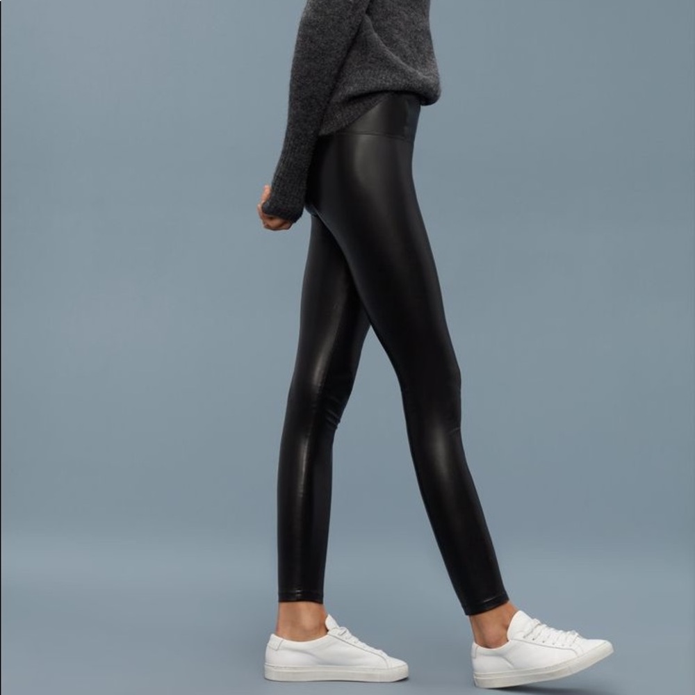 Aritzia Wilfred Free Daria Legging